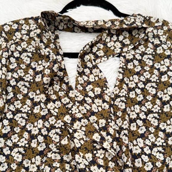 Women Fluter by Dance & Marvel Floral Deep V-neck Blouse in White Mustard Small - Picture 10 of 10